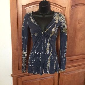 Language Los Angles Long Sleeves V-neck Blouse